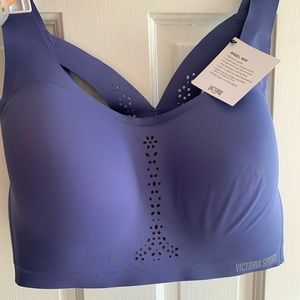 Victoria Secret sports bra 34DDD